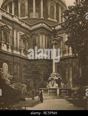 'Memorial in san Paolo sagrato della Croce distrutta dai Roundheads', C1935. Creatore: Donald McLeish. Foto Stock