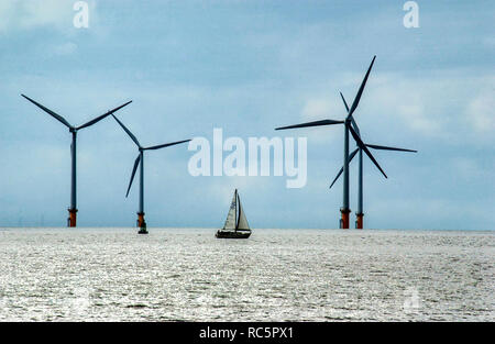 L energia eolica mulini a vento nel fiume Mersey. Foto Stock