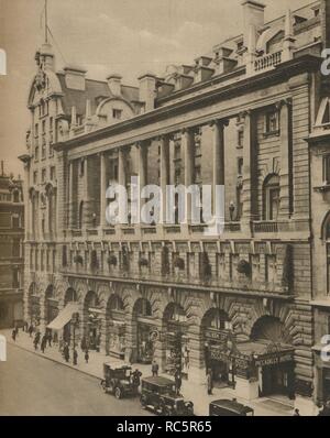 "Sud davanti al Piccadilly Hotel, eretto nel 1908', C1935. Creatore: Donald McLeish. Foto Stock