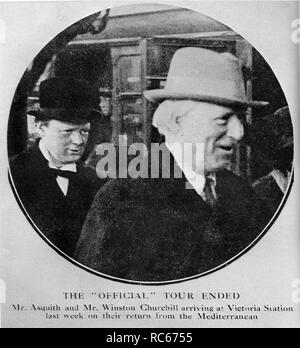 Winston Churchill e il Primo ministro H.H. Asquith di ritorno dal viaggio in Mediterraneo orientale. Maggio 1913. Foto Stock