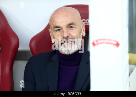 Torino, Italia. 13 gen 2019. Stefano Pioli allenatore di ACF Fiorentina guardare sulla prima dell'Italia TIM Cup partita di calcio tra Torino Fc e ACF Fiorentina. Credito: Marco Canoniero/Alamy Live News Foto Stock