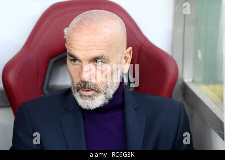 Torino, Italia. 13 gen 2019. Stefano Pioli allenatore di ACF Fiorentina guardare sulla prima dell'Italia TIM Cup partita di calcio tra Torino Fc e ACF Fiorentina. Credito: Marco Canoniero/Alamy Live News Foto Stock