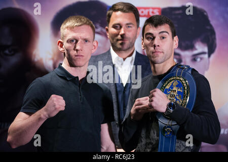 Londra, Regno Unito. 14 gennaio, 2019. Promotore di inscatolamento Eddie Hearn (c) stand con Ted Cheeseman (l) e Sergio Garcia (r) in occasione di una conferenza stampa per promuovere il loro 12x3 minuti europeo campionato Super-Welterweight lotta all'02 il 2 febbraio. Credito: Mark Kerrison/Alamy Live News Foto Stock