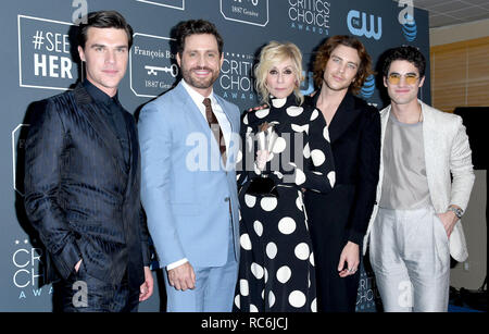 Gennaio 13, 2019 - Santa Monica, CA, Stati Uniti - 13 Gennaio 2019 - Santa Monica, California - Finn Wittrock, Edgar Ramirez, Judith Luce, Cody Felce, Darren Criss. La ventiquattresima edizione critica' Choice Awards - Sala stampa tenutasi a Barker Hangar. Photo credit: Birdie Thompson/AdMedia (credito Immagine: © Birdie Thompson/AdMedia via ZUMA filo) Foto Stock