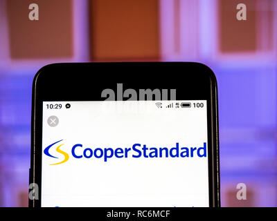 Kiev, Ucraina. Xiv gen, 2019. Cooper standard Automotive Inc. logo che si vede visualizzato su un telefono intelligente. Credito: Igor Golovniov SOPA/images/ZUMA filo/Alamy Live News Foto Stock