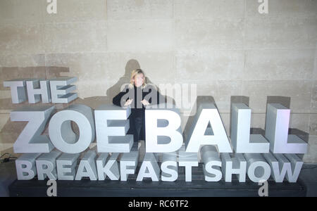 Zoe palla fuori Wogan House di Londra dopo la sua prima mattina che ospita la BBC 2 colazione spettacolo. Foto Stock