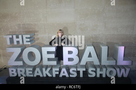 Zoe palla fuori Wogan House di Londra dopo la sua prima mattina che ospita la BBC 2 colazione spettacolo. Foto Stock