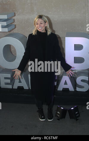 Zoe palla fuori Wogan House di Londra dopo la sua prima mattina che ospita la BBC 2 colazione spettacolo. Foto Stock