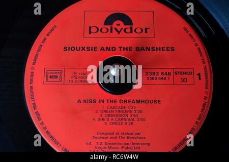 Siouxsie and the Banshees vinile & label - A Kiss in The Dreamhouse album rilasciato (1982) Foto Stock