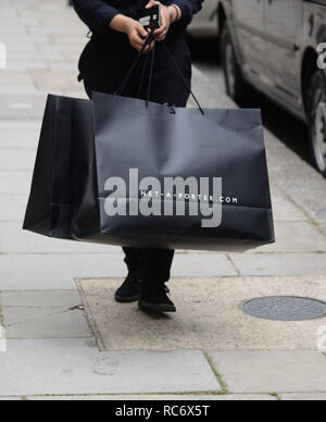 Ex Chelsea football manager Jose Mourinho di lasciare la sua casa nel centro di Londra. Ci è la speculazione che egli avrà un lavoro di manager con il Manchester United FC con: Jose Mourinho dove: Londra, Regno Unito quando: 22 maggio 2016 Credit: Steve Finn/WENN Foto Stock