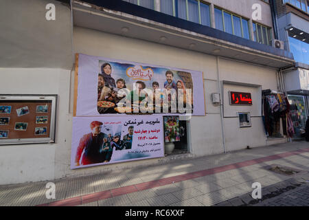 La vista esterna del Cinema Azadi edificio, Khayyam street, West Azerbaijan provincia, Urmia, Iran Foto Stock