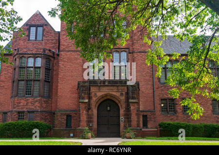 Milwaukee, Wisconsin/STATI UNITI D'America - 2 Settembre 2018: Chapman Hall presso la University of Wisconsin Milwaukee. L'università offre un totale di 191 programmi di laurea. Foto Stock