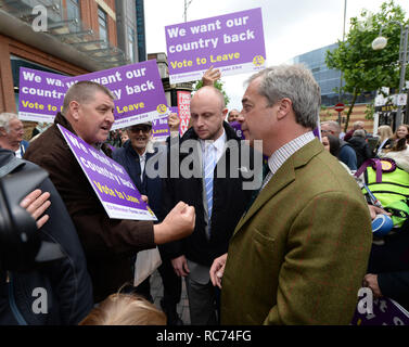 Leader UKIP Nigel Farage campagne per Brexit a Ramsgate Kent con: Nigel Farage dove: Bexleyheath, Regno Unito quando: 14 giu 2016 Credit: Steve Finn/WENN Foto Stock