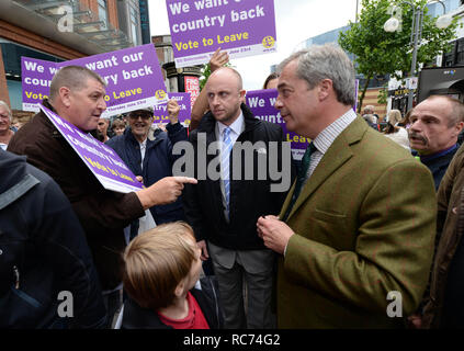 Leader UKIP Nigel Farage campagne per Brexit a Ramsgate Kent con: Nigel Farage dove: Bexleyheath, Regno Unito quando: 14 giu 2016 Credit: Steve Finn/WENN Foto Stock