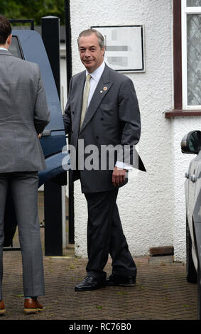 Leader UKIP Nigel Farage lasciando la sua casa vicino a Biggin Hill nel Kent con: Nigel Farage dove: Kent, Regno Unito quando: 01 lug 2016 Credit: Steve Finn/WENN Foto Stock