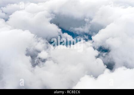 Al di sopra delle nuvole, Regensburg, Baviera, Germania Foto Stock