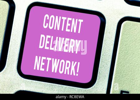 Testo della scrittura di Content Delivery Network. Concetto significato disperso geograficamente rete di server proxy chiave di tastiera intenzione di creare computer Foto Stock