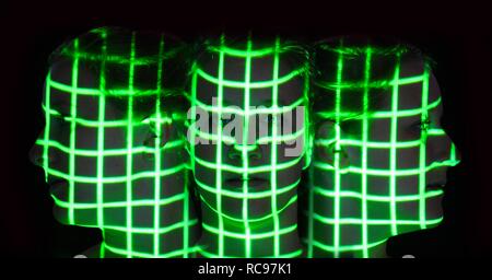 Immagine simbolica per la biometria, acquisizione biometrica del corpo funzioni utilizzando uno scanner, la conversione della forma del corpo e la forma della testa in Foto Stock