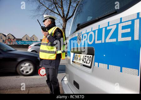 Controllo velocità di maratona della polizia nella Renania settentrionale-Vestfalia il 10 febbraio 2012, photocall, iniziare a lungo termine per la campagna Foto Stock