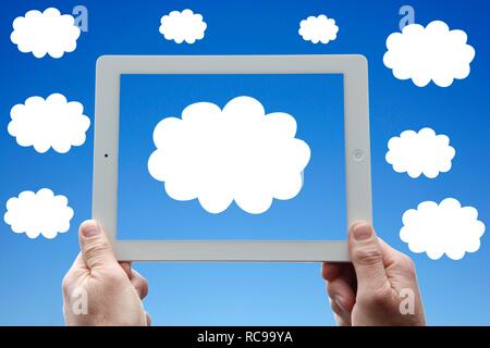 IPad, nuvole, cielo, immagine simbolica per il cloud computing, cloud Foto Stock