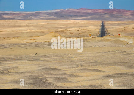 Esplorare le dune della Reserva Natural desertica Paracas, Perù Foto Stock