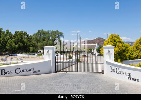 Cancelli di ingresso e segno di Bon coraggio Wine Estate, Route 62, Robertson, Western Cape, Sud Africa, una famosa cantina nel Breede River Valley Foto Stock