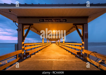 San Simons Island Pier su Mallery Street in Saint Simons Island, Georgia Foto Stock