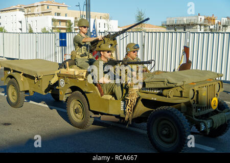 Willys MB con una cal.50 (12,7 mm) machine-gun durante la 74anniversario della Operazione Dragoon, in Provenza Costa Azzurra (15 - 26 agosto 1944) Foto Stock