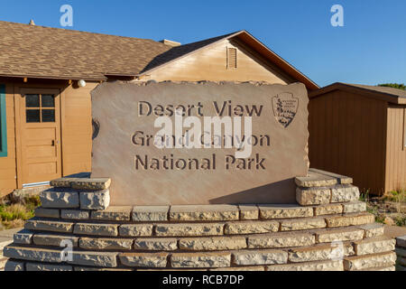 Firmare all'entrata del deserto Visualizza area di Outlook sul bordo sud del Parco Nazionale del Grand Canyon, Arizona, Stati Uniti d'America Foto Stock