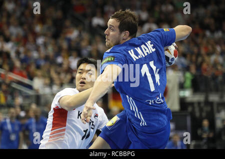 Berlino, Germania. 14 gennaio 2019. Kentin Mahé (francese) e Giovani Jun Park (Corea) durante la IHF Uomini del Campionato del Mondo 2019, Gruppo una partita di pallamano tra la Francia e la Repubblica di Corea il 14 gennaio 2019 a Mercedes-Benz Arena a Berlino, Germania - Photo Laurent Lairys / DPPI Credito: Laurent Lairys/Agence Locevaphotos/Alamy Live News Foto Stock