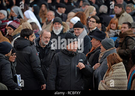 Venezia, Italia. 14 gennaio, 2019. Vincitore di Oscar regista italiano Paolo Sorrentino sul set del film TV " Il nuovo Papa', di San Giovanni e Paolo, Piazza Venezia, 14 gennaio 2019. Andrea Merola / risveglio / Alamy Live News Foto Stock