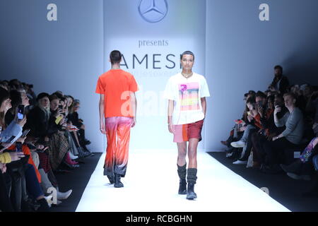 Berlino, Germania, 15 gennaio 2019, Amesh Wijesekera presentato da Merceds-Benz Fashion Show a Mercedes-Benz Fashion Week (MBFW) Autunno / Inverno 2019 eWerk a Berlino in Berlin-Mitte. Credito: SAO colpito/Alamy Live News Foto Stock