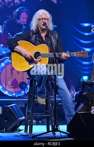 Stuart, FL, Stati Uniti d'America. Xiv gen, 2019. Arlo Guthrie esegue al teatro lirico su gennaio 14, 2019 in Stuart, Florida. Credito: Mpi04/media/punzone Alamy Live News Foto Stock