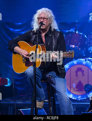 Stuart, FL, Stati Uniti d'America. Xiv gen, 2019. Arlo Guthrie esegue al teatro lirico su gennaio 14, 2019 in Stuart, Florida. Credito: Mpi04/media/punzone Alamy Live News Foto Stock
