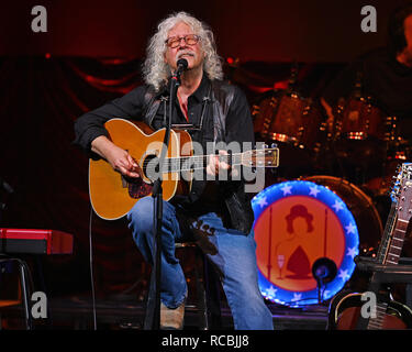 Stuart, FL, Stati Uniti d'America. Xiv gen, 2019. Arlo Guthrie esegue al teatro lirico su gennaio 14, 2019 in Stuart, Florida. Credito: Mpi04/media/punzone Alamy Live News Foto Stock