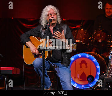 Stuart, FL, Stati Uniti d'America. Xiv gen, 2019. Arlo Guthrie esegue al teatro lirico su gennaio 14, 2019 in Stuart, Florida. Credito: Mpi04/media/punzone Alamy Live News Foto Stock
