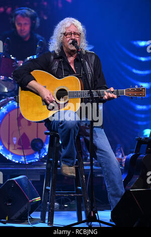 Stuart, FL, Stati Uniti d'America. Xiv gen, 2019. Arlo Guthrie esegue al teatro lirico su gennaio 14, 2019 in Stuart, Florida. Credito: Mpi04/media/punzone Alamy Live News Foto Stock