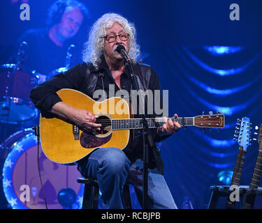 Stuart, FL, Stati Uniti d'America. Xiv gen, 2019. Arlo Guthrie esegue al teatro lirico su gennaio 14, 2019 in Stuart, Florida. Credito: Mpi04/media/punzone Alamy Live News Foto Stock