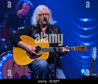 Stuart, FL, Stati Uniti d'America. Xiv gen, 2019. Arlo Guthrie esegue al teatro lirico su gennaio 14, 2019 in Stuart, Florida. Credito: Mpi04/media/punzone Alamy Live News Foto Stock