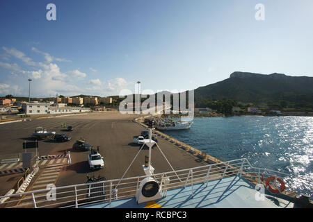 A bordo dei traghetti Sardegna all'interno del porto di Golfo degli Aranci, Italia Foto Stock