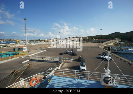 A bordo dei traghetti Sardegna all'interno del porto di Golfo degli Aranci, Italia Foto Stock