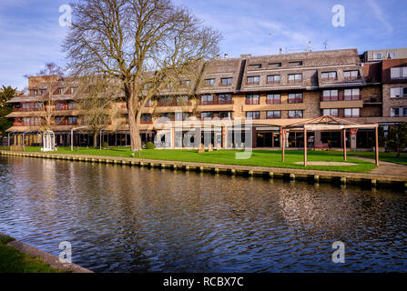 L' hotel Double Tree by Hilton sul fiume Cam nel centro di Cambridge. Foto Stock