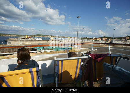 A bordo dei traghetti Sardegna all'interno del porto di Golfo degli Aranci, Italia Foto Stock