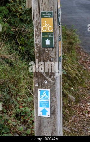 Itinerario ciclistico segno sulla Great Western Greenway, un ex linea ferroviaria in Irlanda ora utilizzato per escursioni in bicicletta e a piedi. Segno a Derrada nella contea di Mayo. Foto Stock