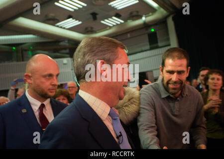 "Lasciare significa lasciare' rally svoltasi presso la Queen Elizabeth II Conference Centre offre: Nigel Farage dove: Londra, Regno Unito quando: 14 Dic 2018 Credit: Wheatley/WENN Foto Stock