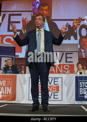 "Lasciare significa lasciare' rally svoltasi presso la Queen Elizabeth II Conference Centre offre: Nigel Farage dove: Londra, Regno Unito quando: 14 Dic 2018 Credit: Wheatley/WENN Foto Stock