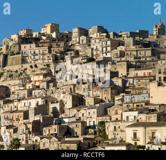 Vista di Modica Alta, Sicilia, Italia Foto Stock