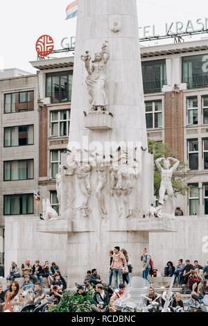 Amsterdam, Paesi Bassi - 5 Settembre 2017:Il Monumento Nazionale in Piazza Dam (Nationaal Monument op de Dam) è un 1956 Monumento in Amsterdam, Netherl Foto Stock