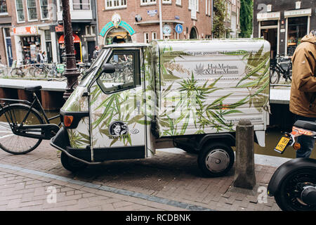Amsterdam, Paesi Bassi - 5 Settembre 2017: auto appartenente all'Hash Marihuana & Hemp Museum di Amsterdam Foto Stock