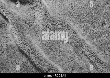 Grigio morbido pile texture. La superficie di un orsacchiotto accartocciata tappeto in microfibra Foto Stock